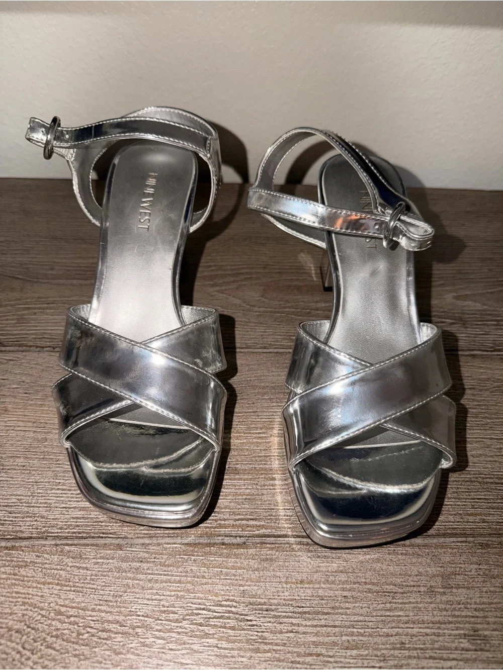 Silver Metallic Women's heels size 7 1/2